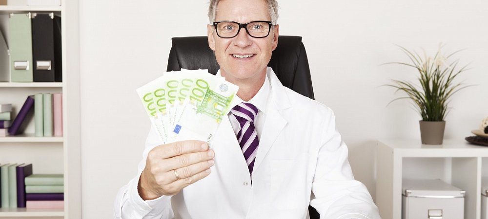 Oberarzt Gehalt - © Sebastian Gauert - stock.adobe.com